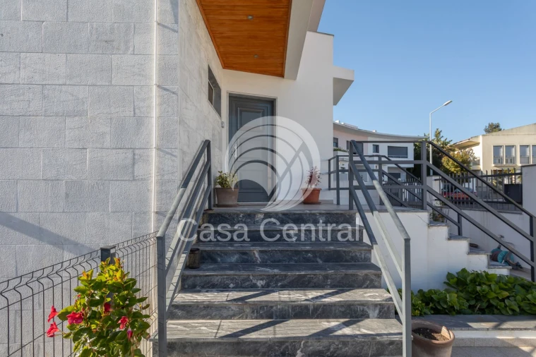 Moradia T3 para Venda em São Domingos de Rana Foto 45