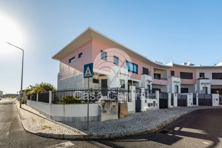 Moradia T3 para Venda em São Domingos de Rana Foto 43