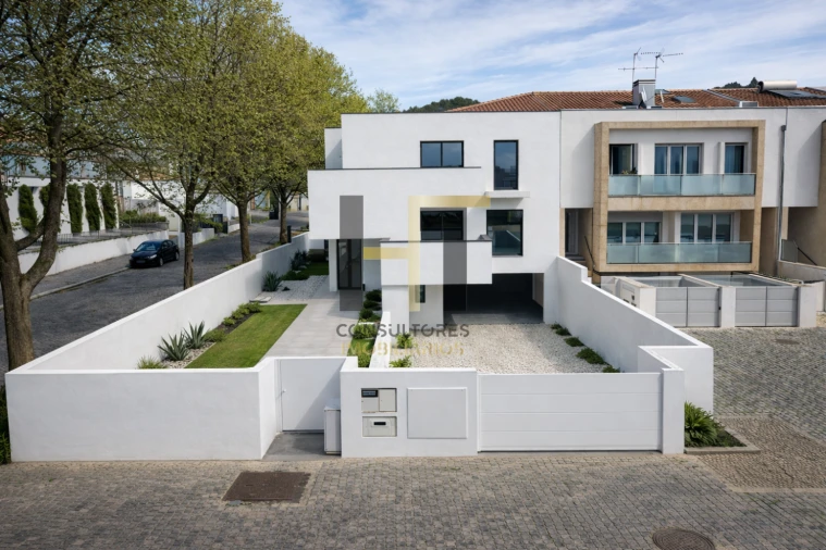 Moradia T3 para Venda em Folgosa Foto 1