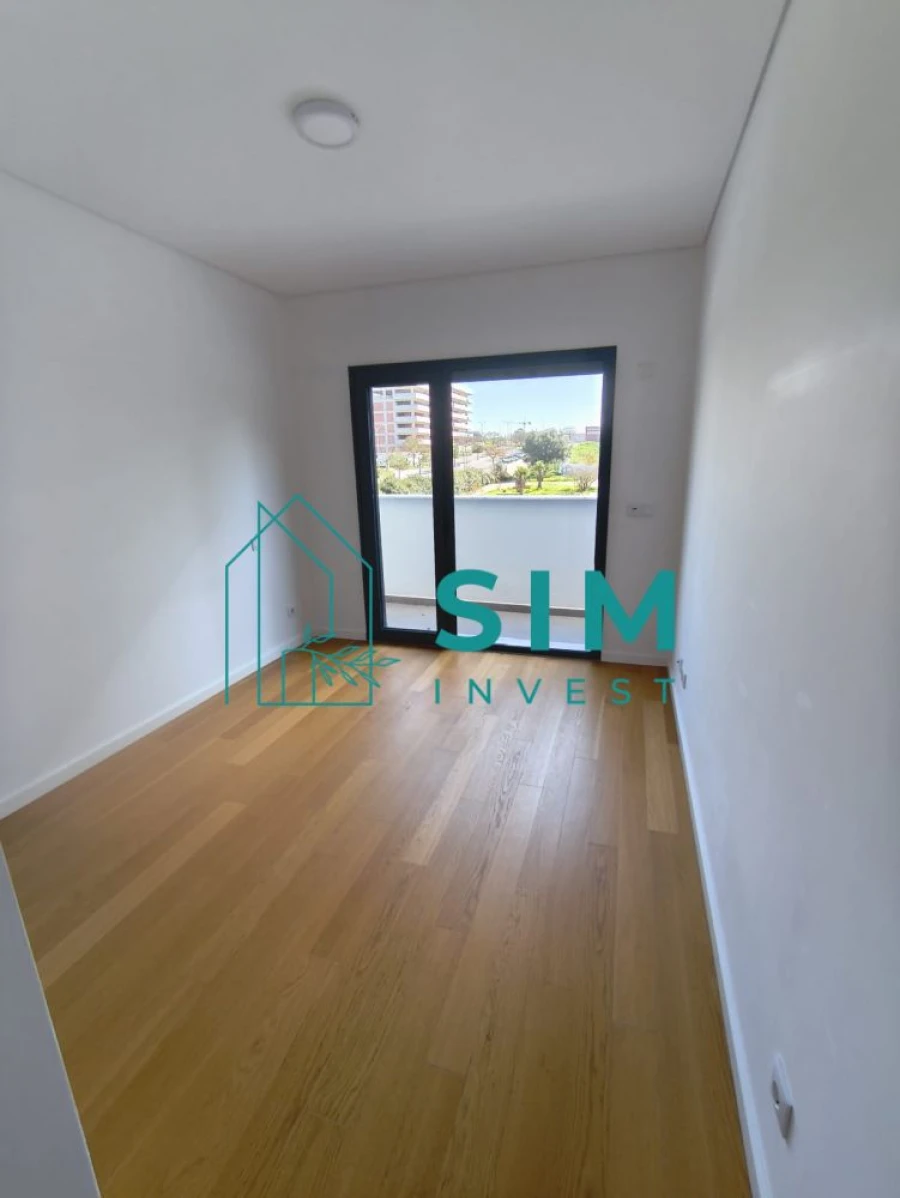 Apartamento T3 para Arrendamento em Faro (Sé e São Pedro) Foto 12