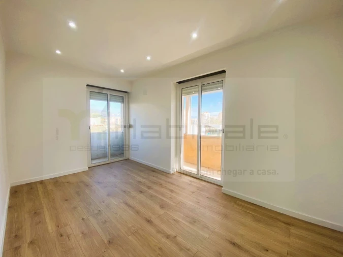 Apartamento T2 para Venda em Águas Livres Foto 2