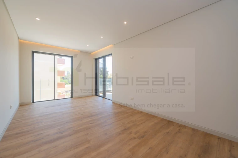 Apartamento T4 para Venda em Carcavelos e Parede Foto 33