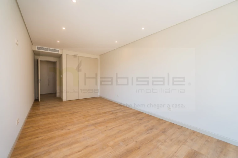 Apartamento T4 para Venda em Carcavelos e Parede Foto 35