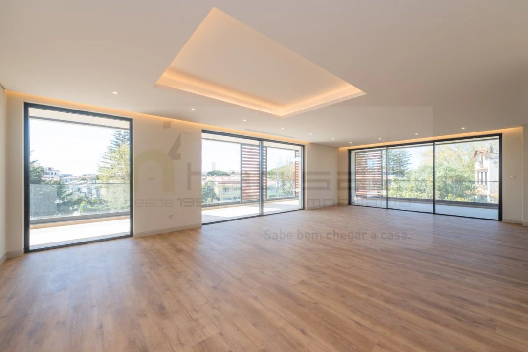 Apartamento T4 para Venda em Carcavelos e Parede Foto 1