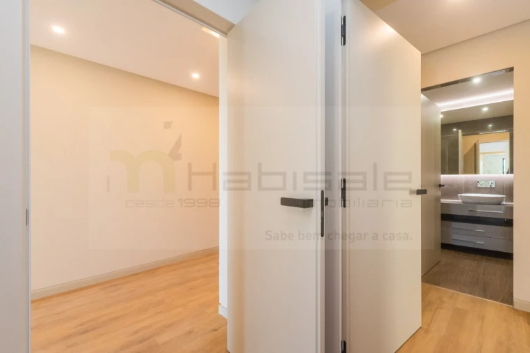 Apartamento T4 para Venda em Carcavelos e Parede Foto 25