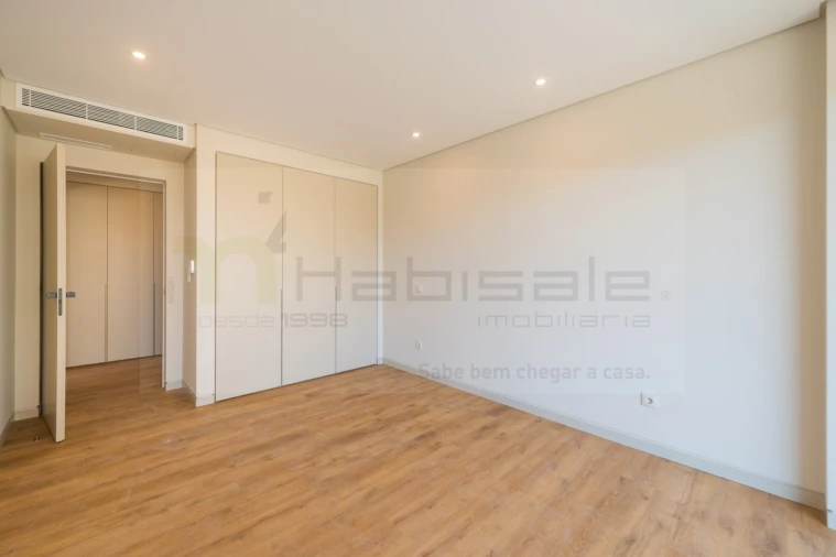 Apartamento T4 para Venda em Carcavelos e Parede Foto 39