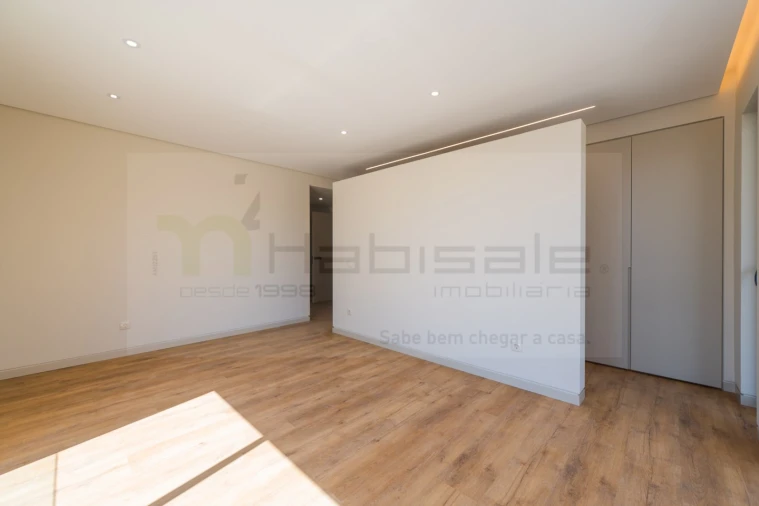 Apartamento T4 para Venda em Carcavelos e Parede Foto 43