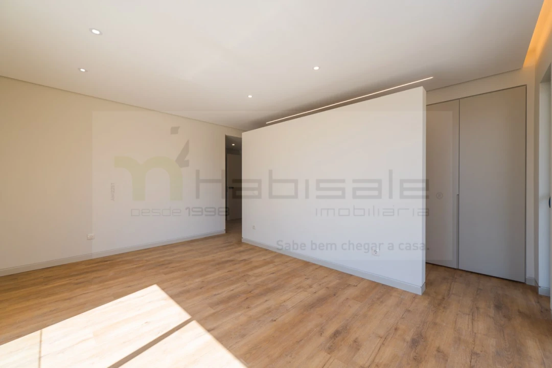 Apartamento T3 para Venda em Carcavelos e Parede Foto 42