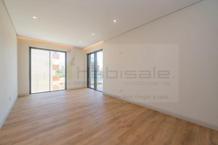 Apartamento T3 para Venda em Carcavelos e Parede Foto 29