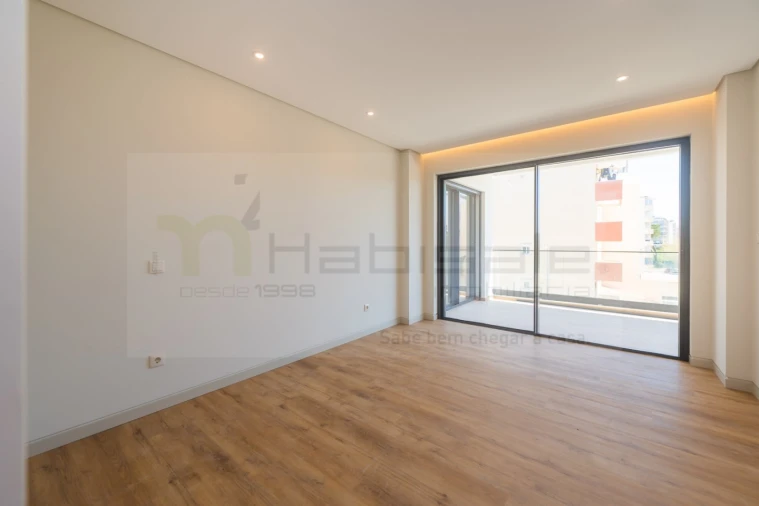 Apartamento T3 para Venda em Carcavelos e Parede Foto 32