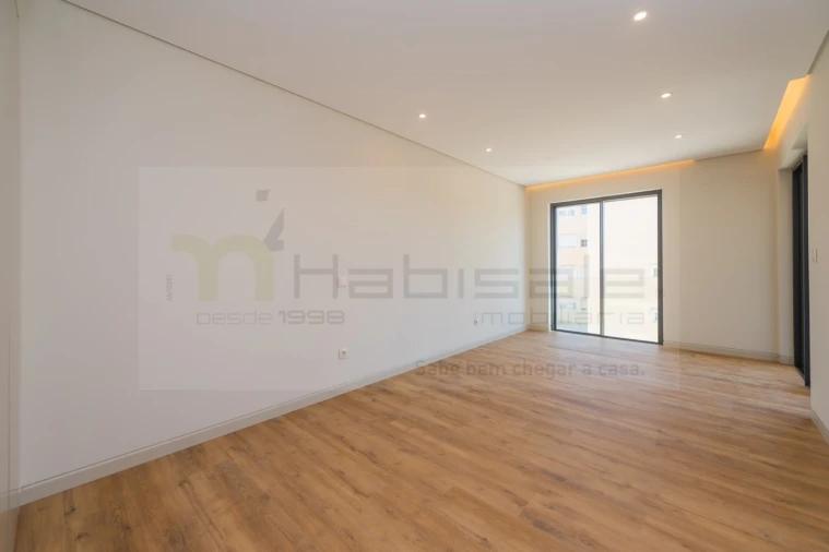 Apartamento T2 para Venda em Carcavelos e Parede Foto 19