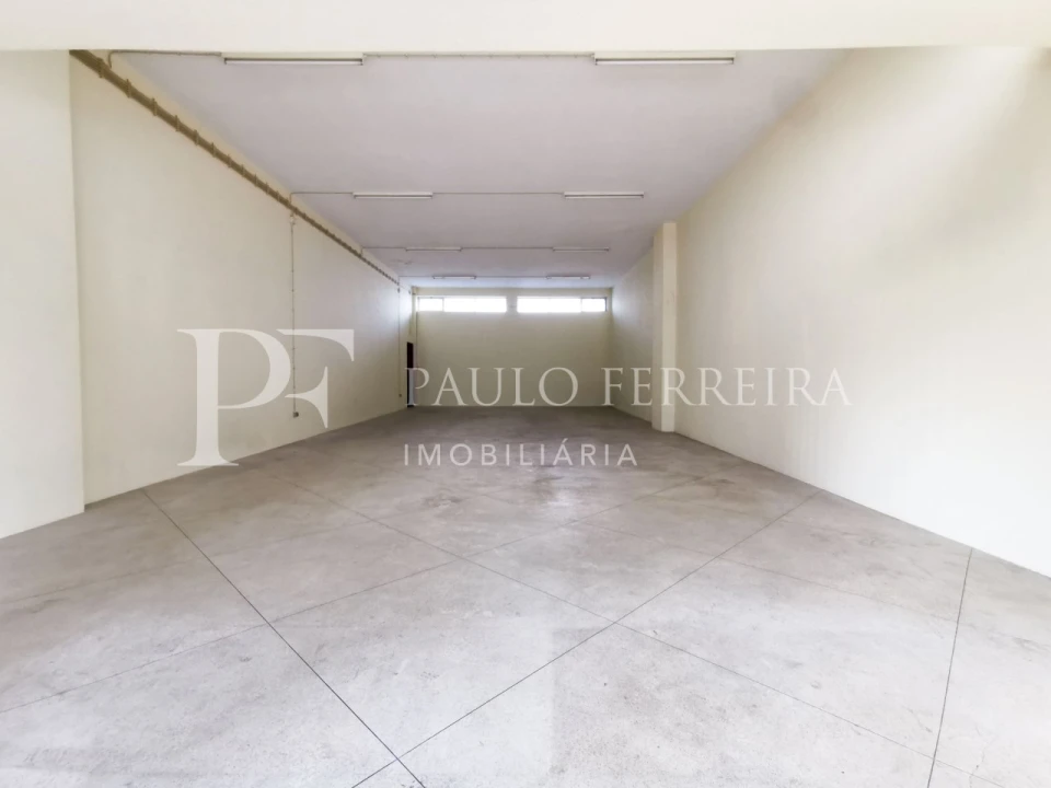 Loja para Arrendamento em Vila Nova de Famalicão e Calendário Foto 3