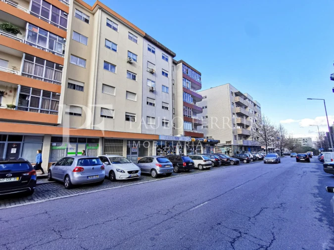 Loja para Arrendamento em Vila Nova de Famalicão e Calendário Foto 1