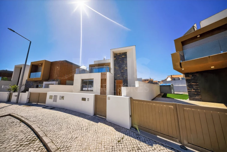 Moradia T4 para Venda em Tornada e Salir do Porto Foto 3