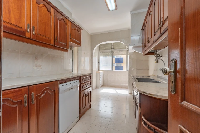 Apartamento T2 para Venda em Beato Foto 2