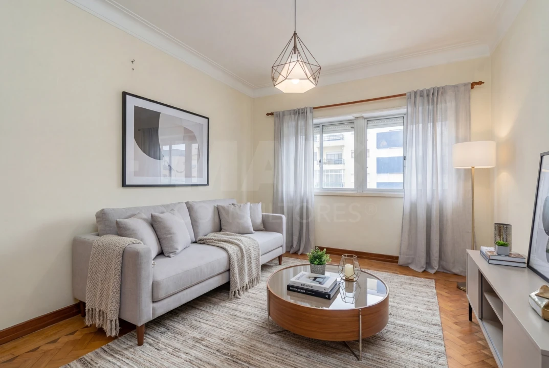 Apartamento T2 para Venda em Beato Foto 1