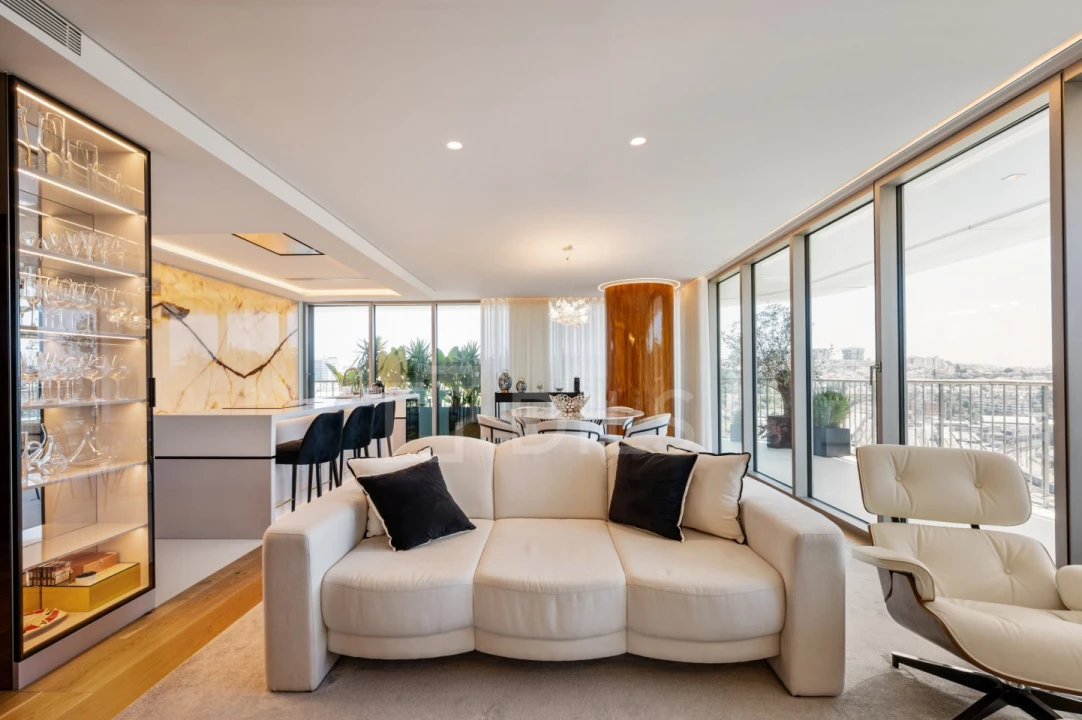 Apartamento T3 para Arrendamento em Campolide Foto 14