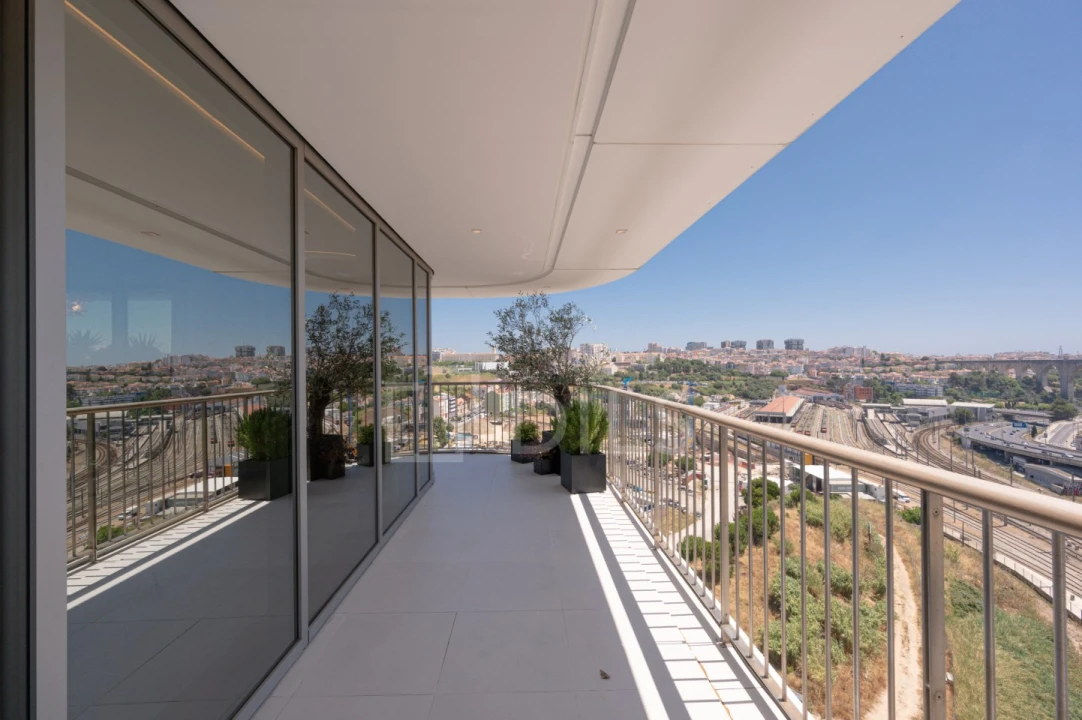 Apartamento T3 para Arrendamento em Campolide Foto 32