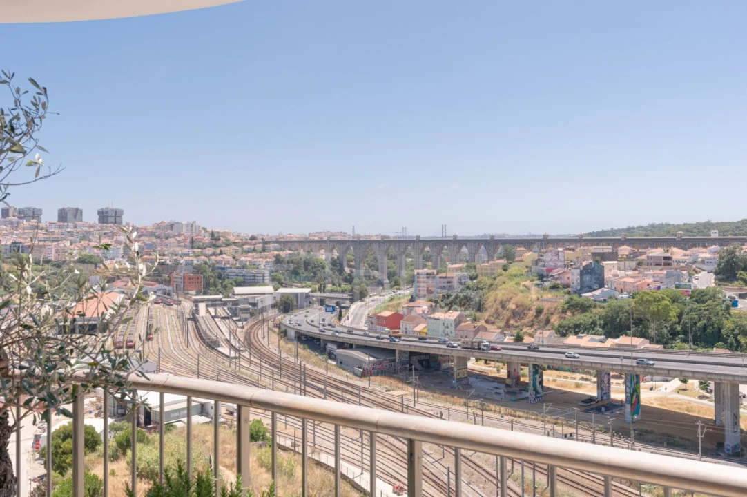 Apartamento T3 para Arrendamento em Campolide Foto 34