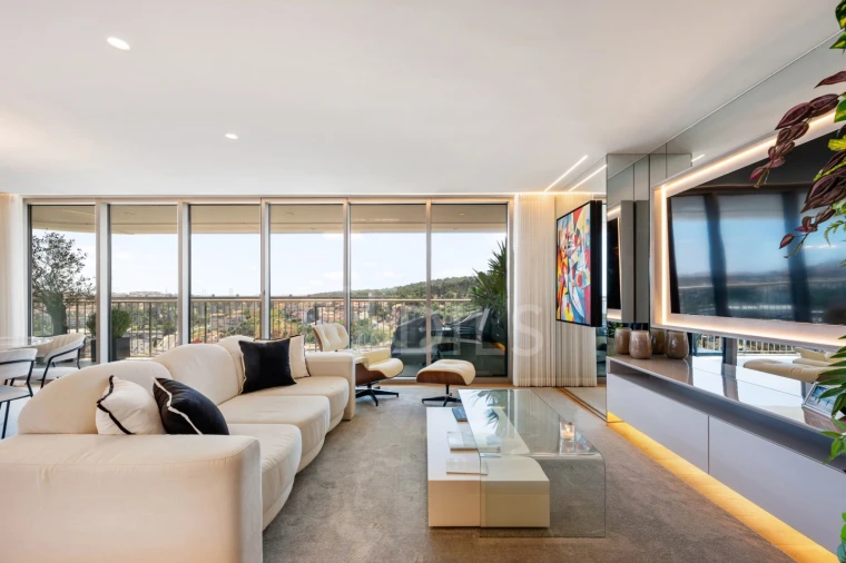 Apartamento T3 para Arrendamento em Campolide Foto 1