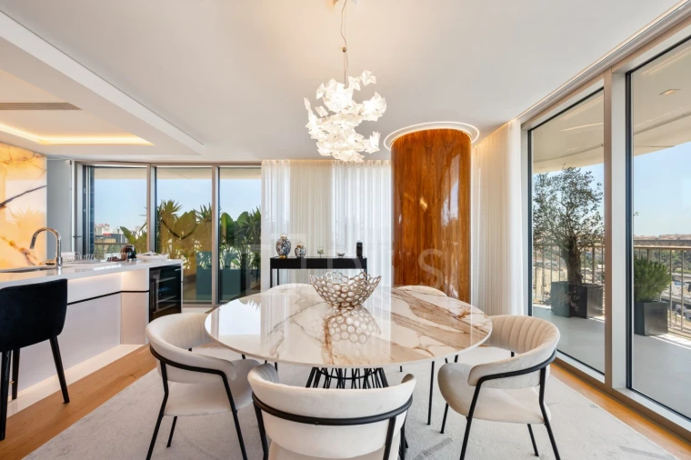 Apartamento T3 para Arrendamento em Campolide Foto 2