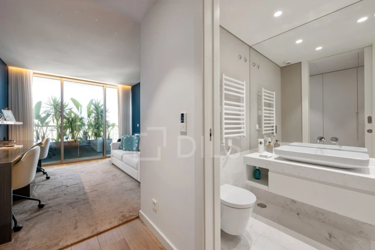 Apartamento T3 para Arrendamento em Campolide Foto 29