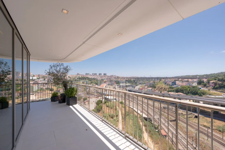 Apartamento T3 para Arrendamento em Campolide Foto 31