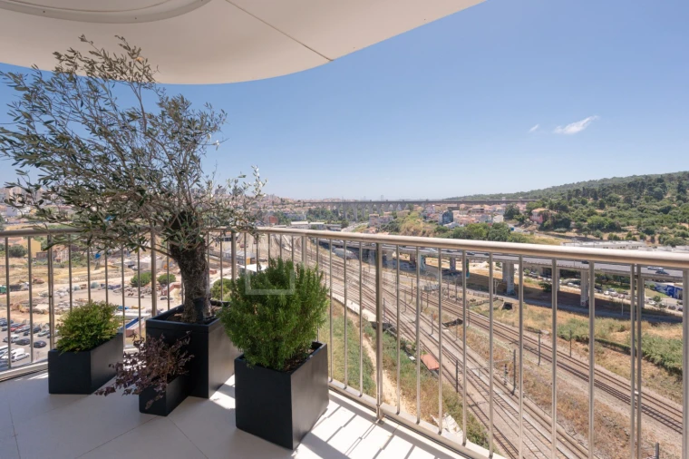 Apartamento T3 para Arrendamento em Campolide Foto 33