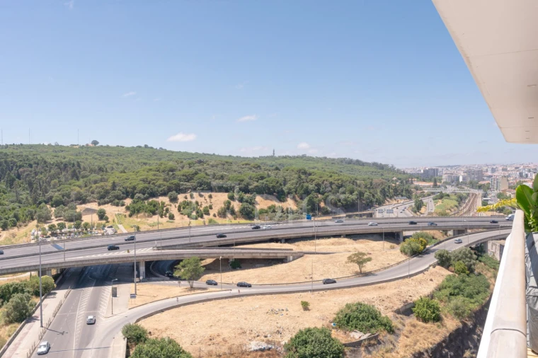 Apartamento T3 para Arrendamento em Campolide Foto 36