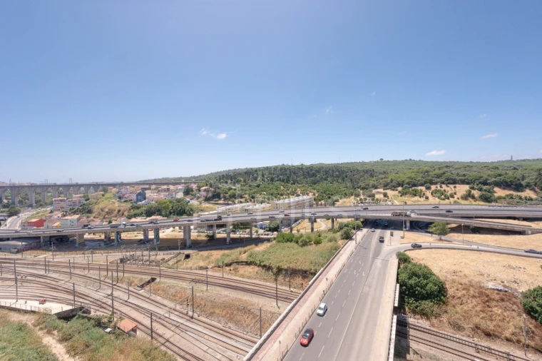 Apartamento T3 para Arrendamento em Campolide Foto 37