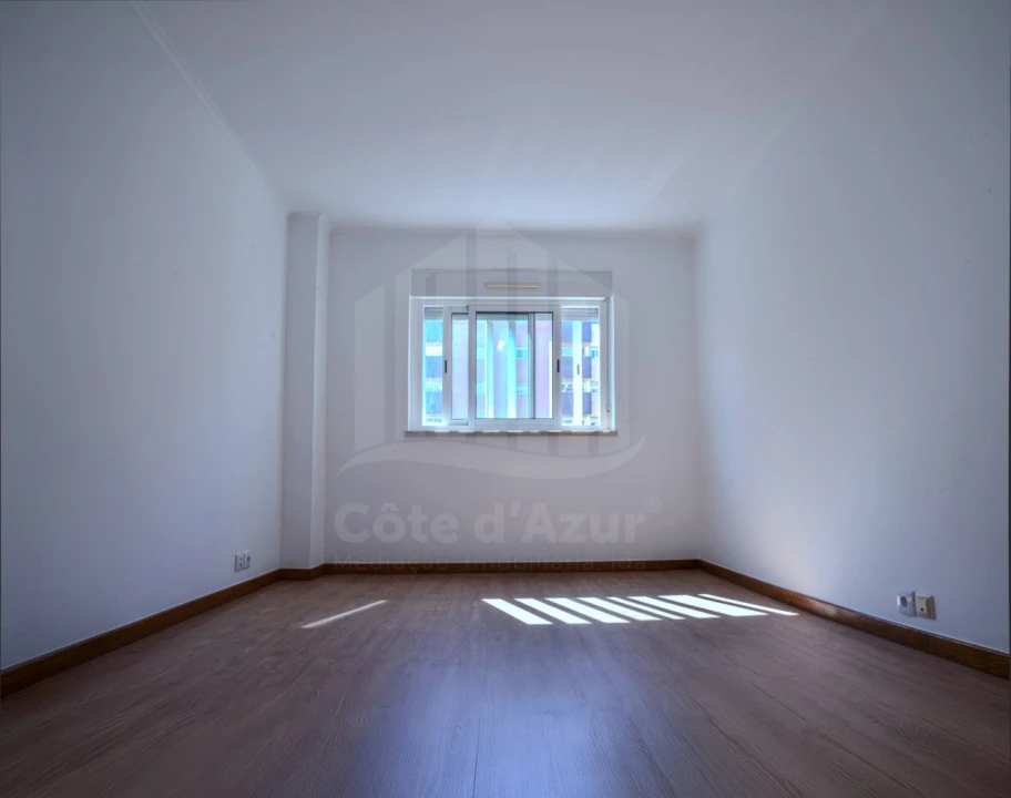 Apartamento T2 para Venda em Beato Foto 4