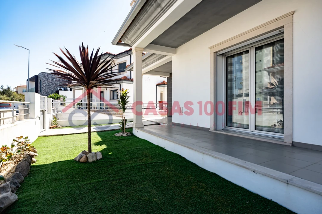 Moradia T4 para Venda em Parceiros e Azoia Foto 4