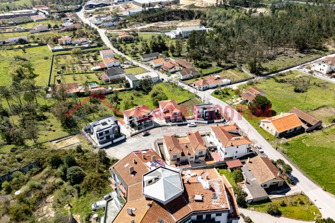 Moradia T4 para Venda em Parceiros e Azoia Foto 46