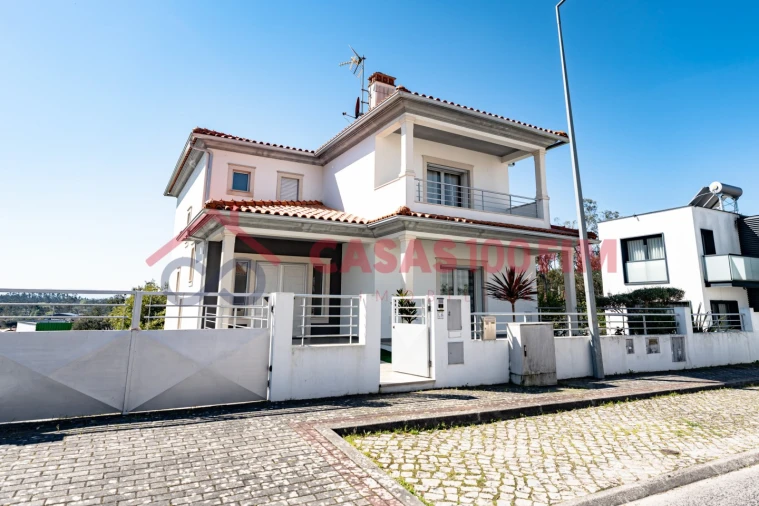 Moradia T4 para Venda em Parceiros e Azoia Foto 1