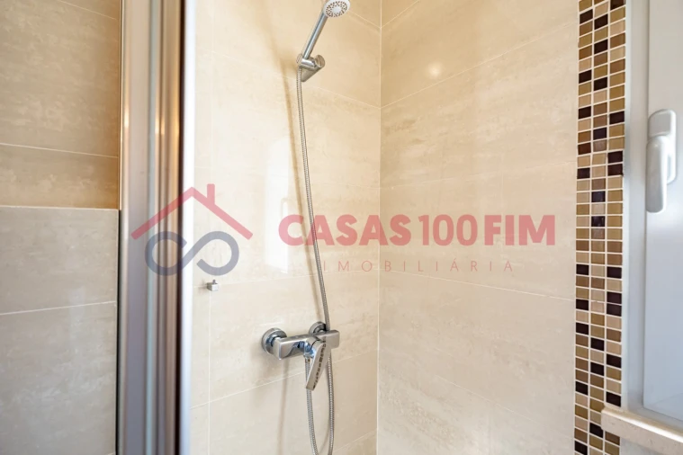 Moradia T4 para Venda em Parceiros e Azoia Foto 12