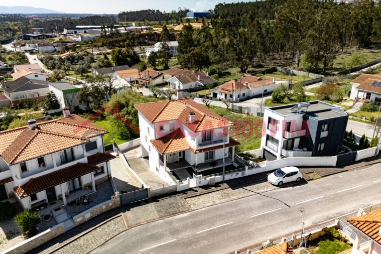 Moradia T4 para Venda em Parceiros e Azoia Foto 47