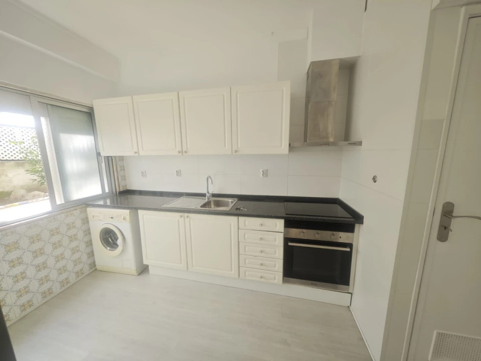 Apartamento T2 para Venda em Massamá e Monte Abraão Foto 12