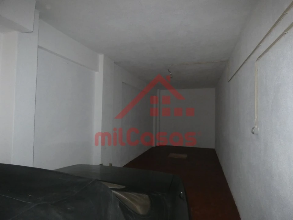 Garagem para Arrendamento em Massamá e Monte Abraão Foto 3