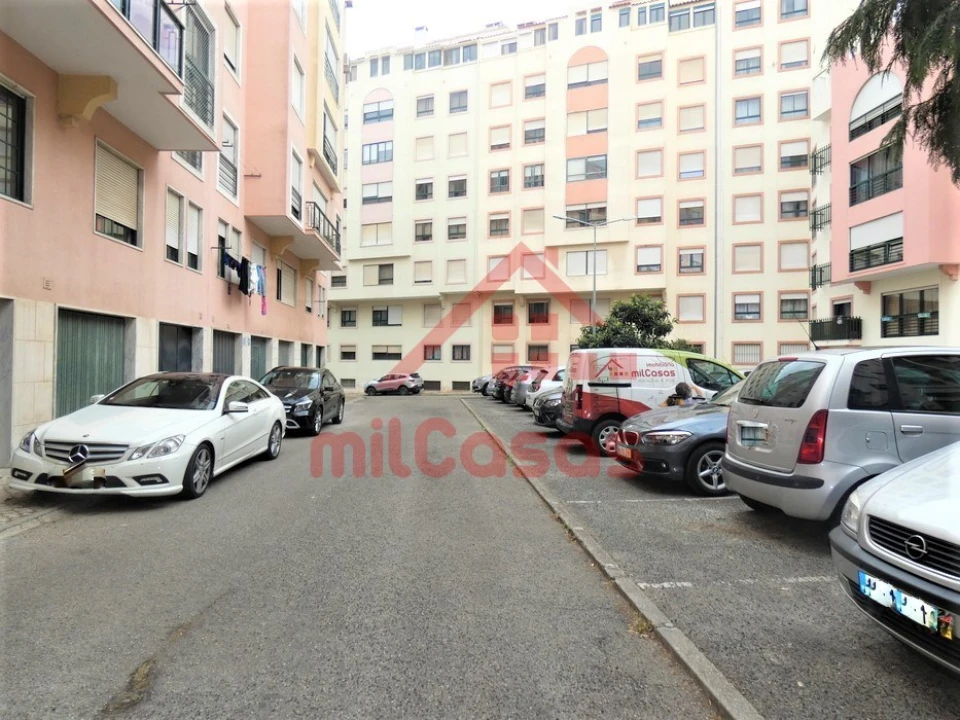 Garagem para Arrendamento em Massamá e Monte Abraão Foto 17