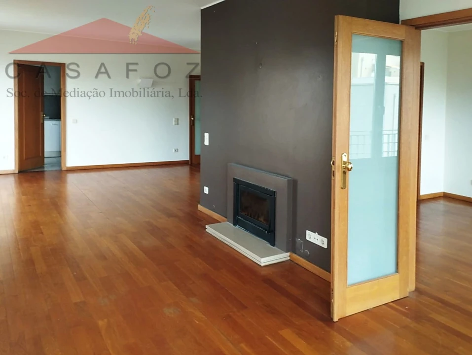 Apartamento T1 para Arrendamento em Lordelo do Ouro e Massarelos Foto 3