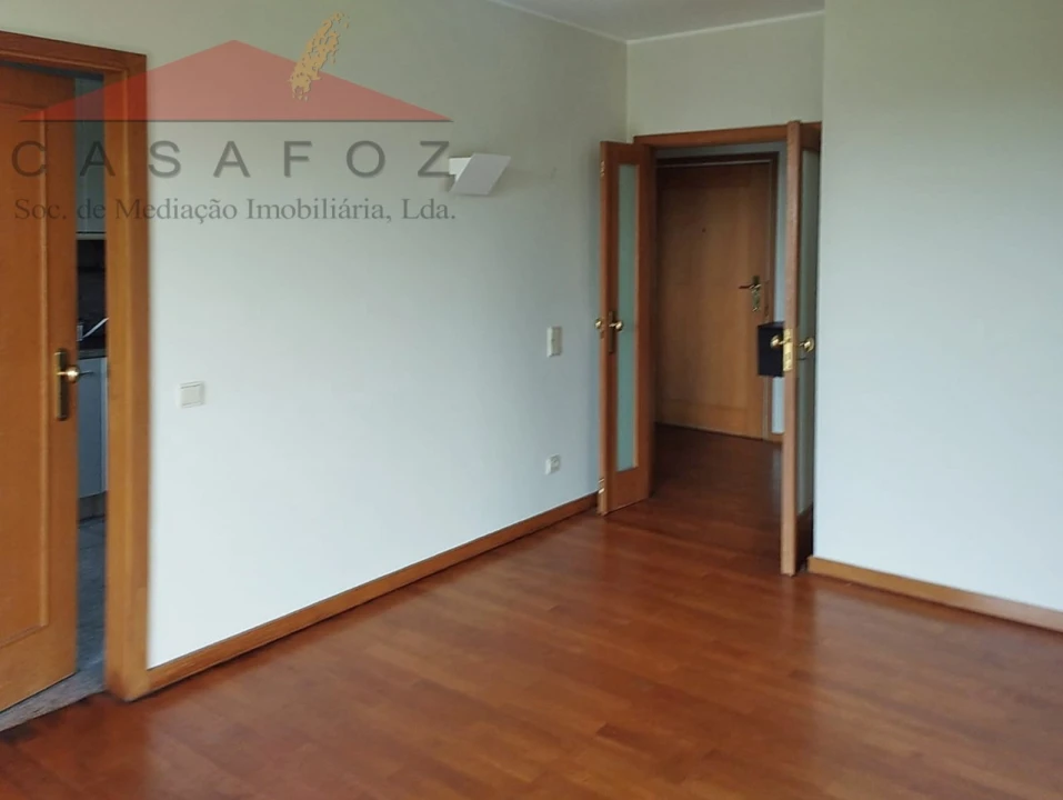 Apartamento T1 para Arrendamento em Lordelo do Ouro e Massarelos Foto 4