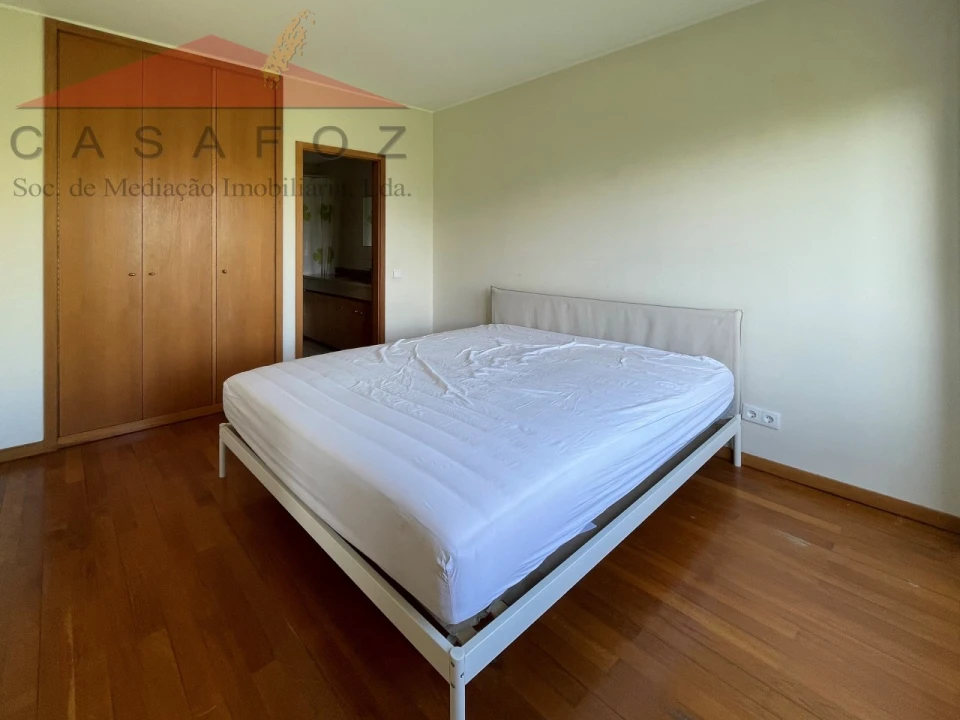 Apartamento T1 para Arrendamento em Lordelo do Ouro e Massarelos Foto 18