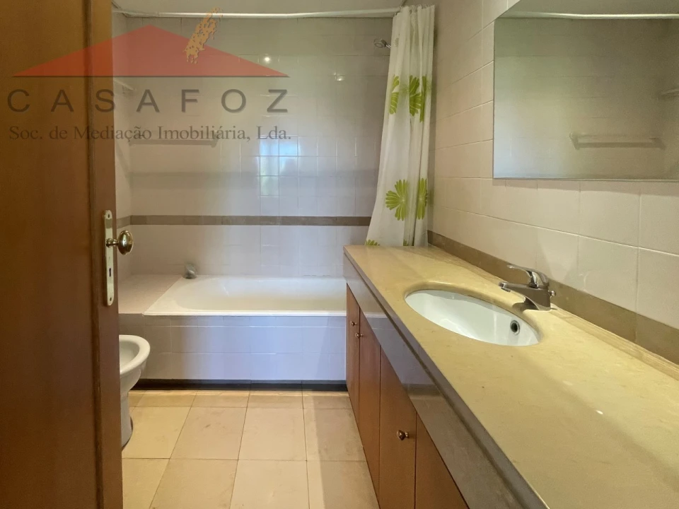 Apartamento T1 para Arrendamento em Lordelo do Ouro e Massarelos Foto 21