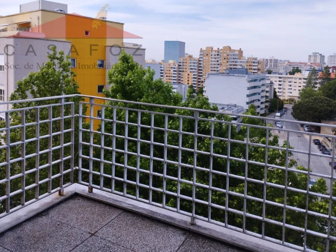 Apartamento T1 para Arrendamento em Lordelo do Ouro e Massarelos Foto 5