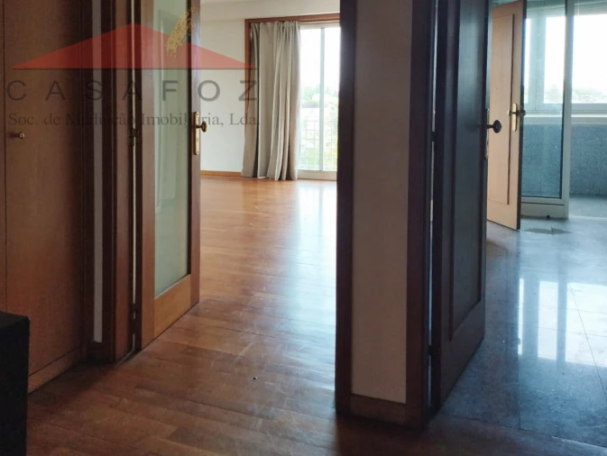 Apartamento T1 para Arrendamento em Lordelo do Ouro e Massarelos Foto 7