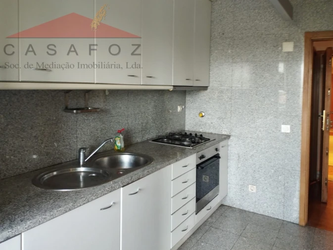 Apartamento T1 para Arrendamento em Lordelo do Ouro e Massarelos Foto 9