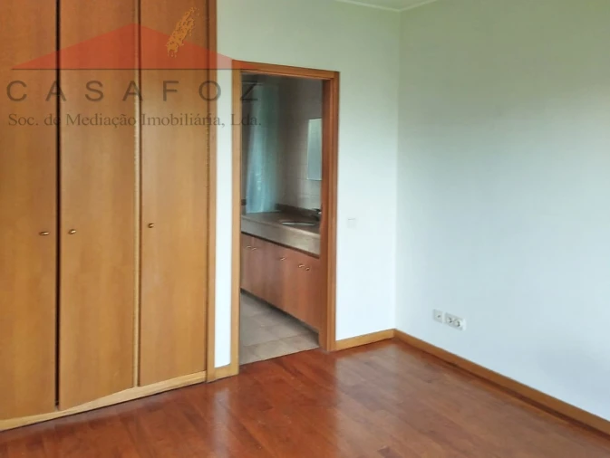 Apartamento T1 para Arrendamento em Lordelo do Ouro e Massarelos Foto 14