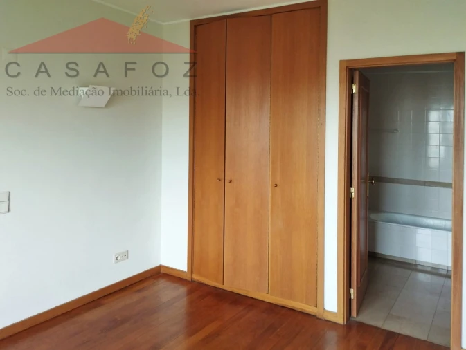 Apartamento T1 para Arrendamento em Lordelo do Ouro e Massarelos Foto 15