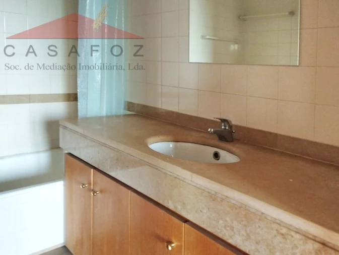 Apartamento T1 para Arrendamento em Lordelo do Ouro e Massarelos Foto 16