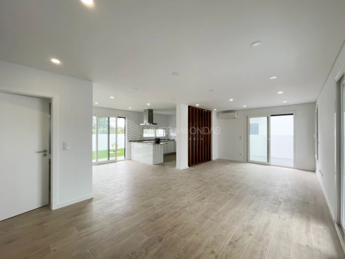 Moradia T3 para Venda em Sesimbra (Castelo) Foto 7